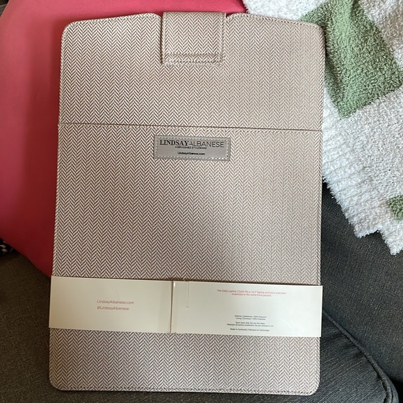 The Daily Cactus ‘Leather’ Laptop Clutch - Lindsay Albanese -NWT - Picture 2 of 8